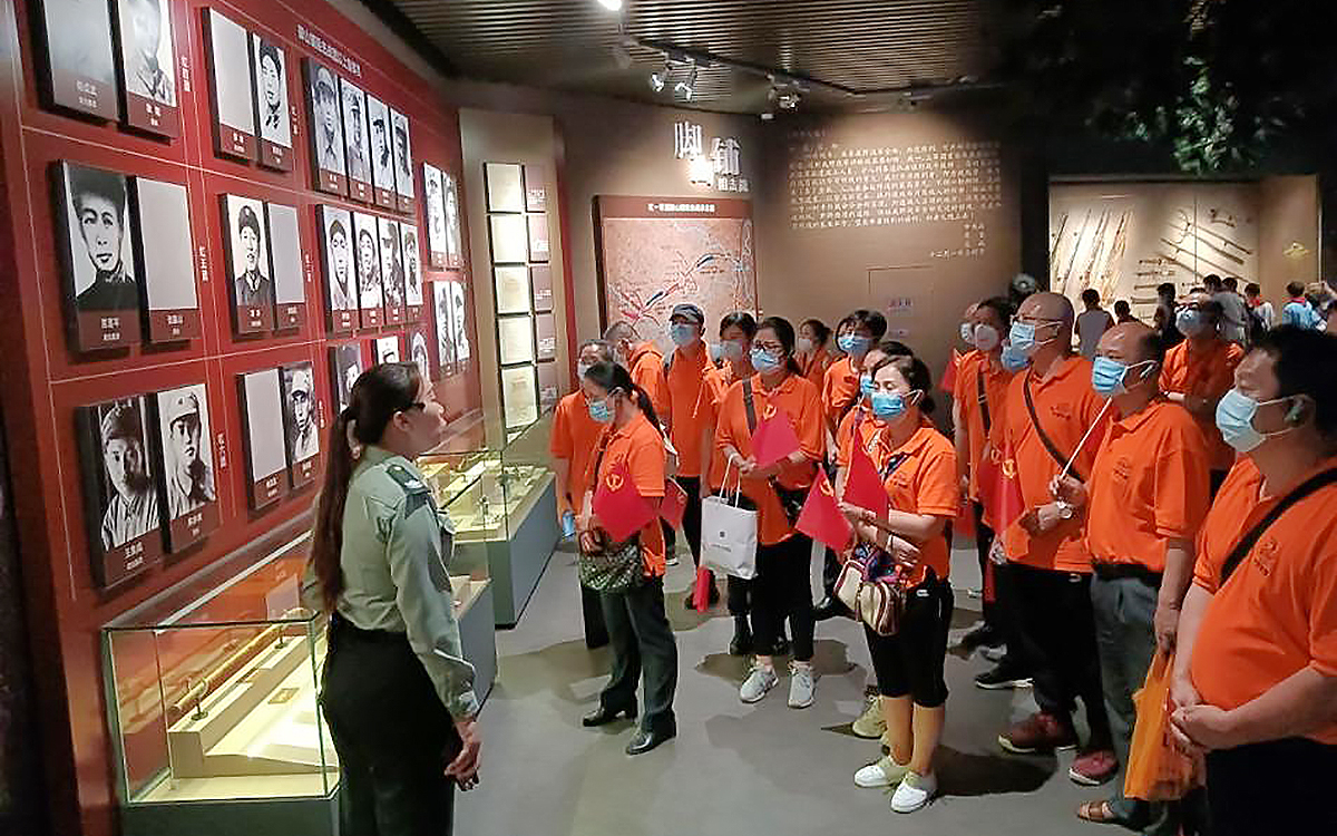 年輕黨員在VR黨建云展廳教育中有何特殊需求？