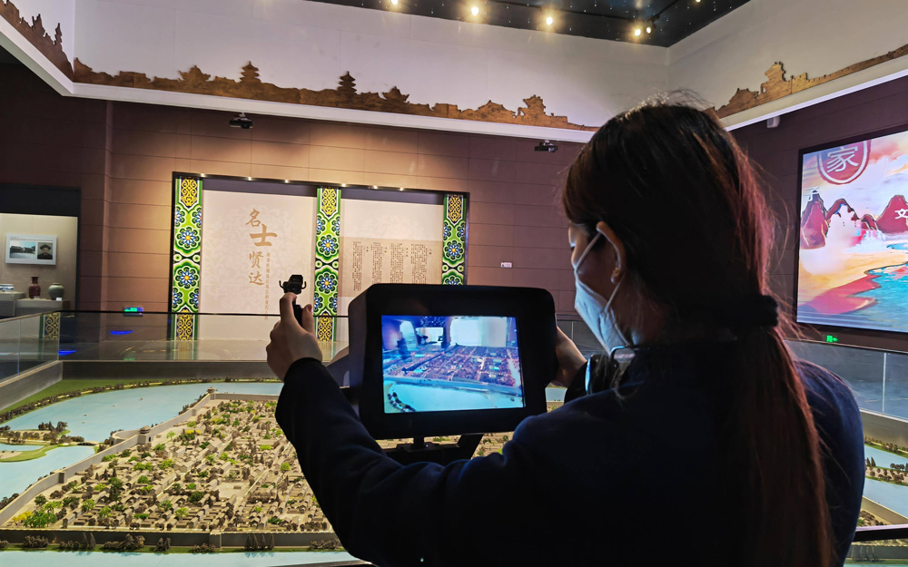 推廣博物館VR展廳時，線上和線下渠道如何結(jié)合？